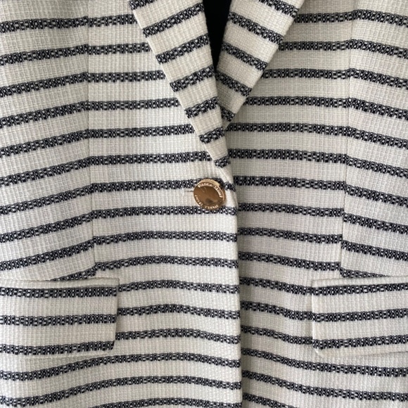 Ivanka Trump Blazer - Picture 2 of 5